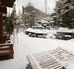 松の湯 庭園　冬