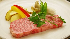 【一番人気】お肉好きも大満足！メイン料理は山形牛ステーキ（150g）